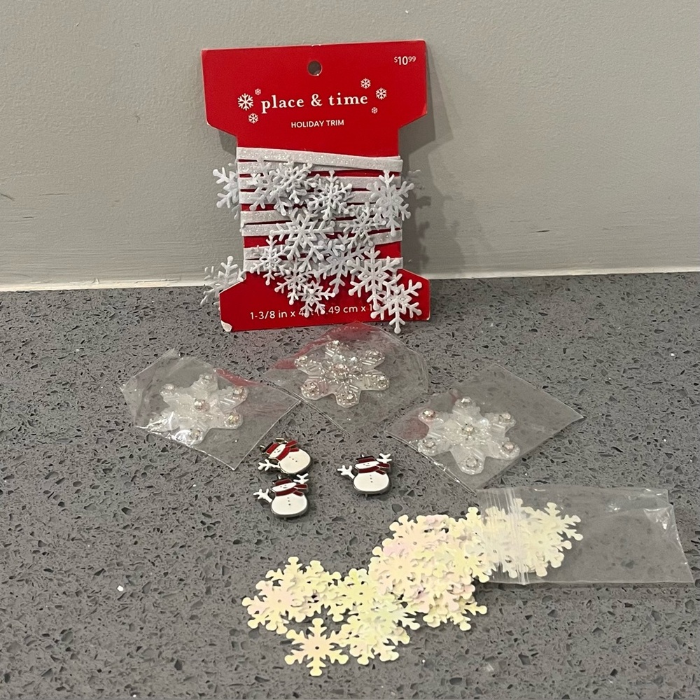 NWT Iridescent Glitter Snowflake Holiday Craft Supplies w Christmas Snowman Bead